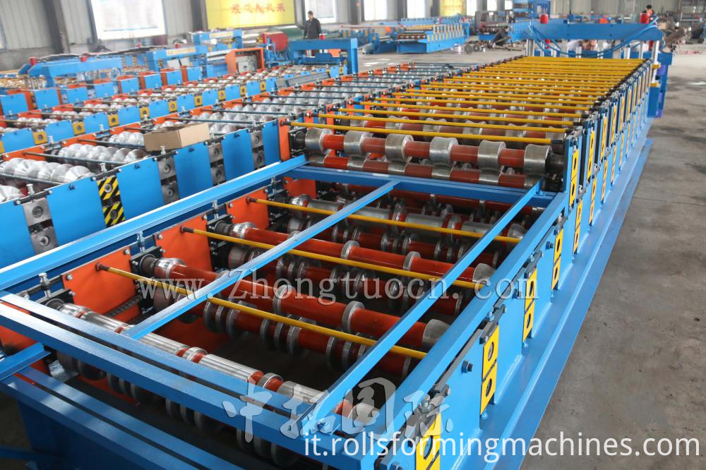 Macchina formatrice di rulli a doppio strato (20) Double Layer Roll Forming machine (20)